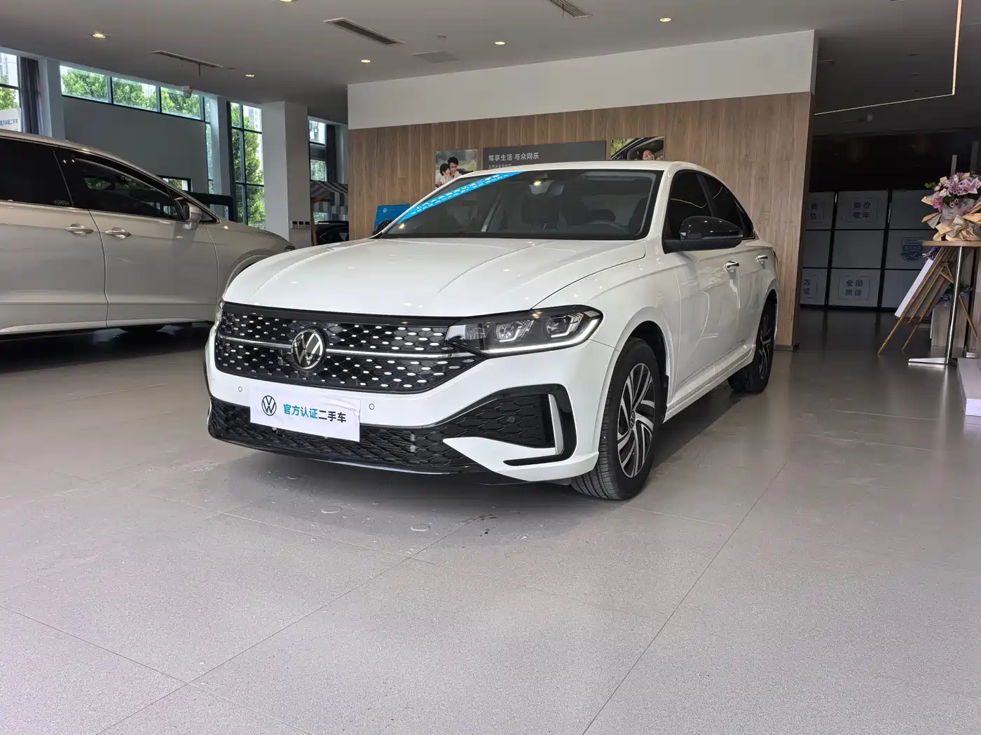 Volkswagen Lavida 2024 Model 300TSI DSG Starlight Leading Edition