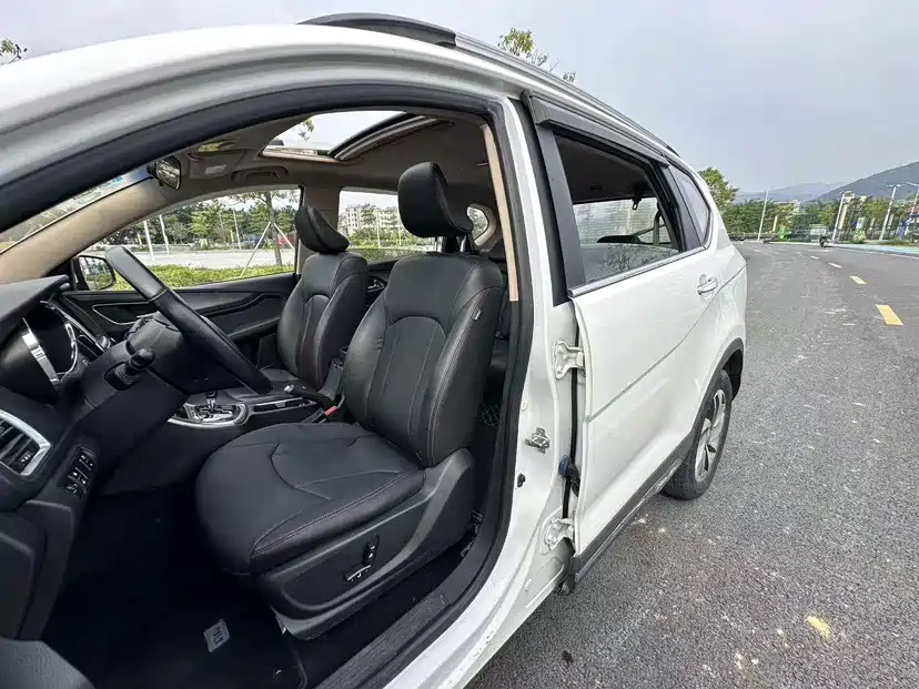 Baojun 560 2017 2016 1.8L iAMT Luxury