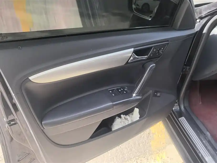 Volkswagen Lavida 2013 1.6L Automatic Comfort Edition фото 7