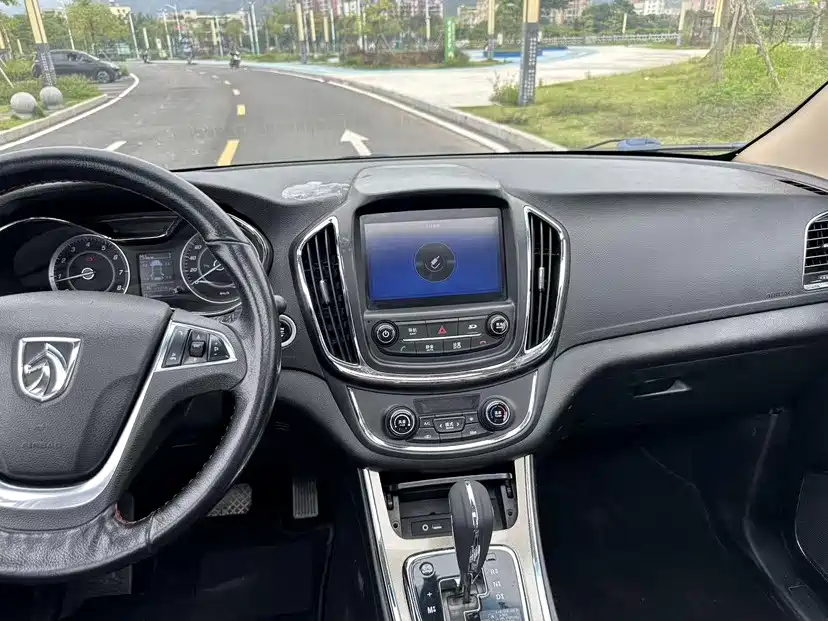 Baojun 560 2017 2016 1.8L iAMT Luxury