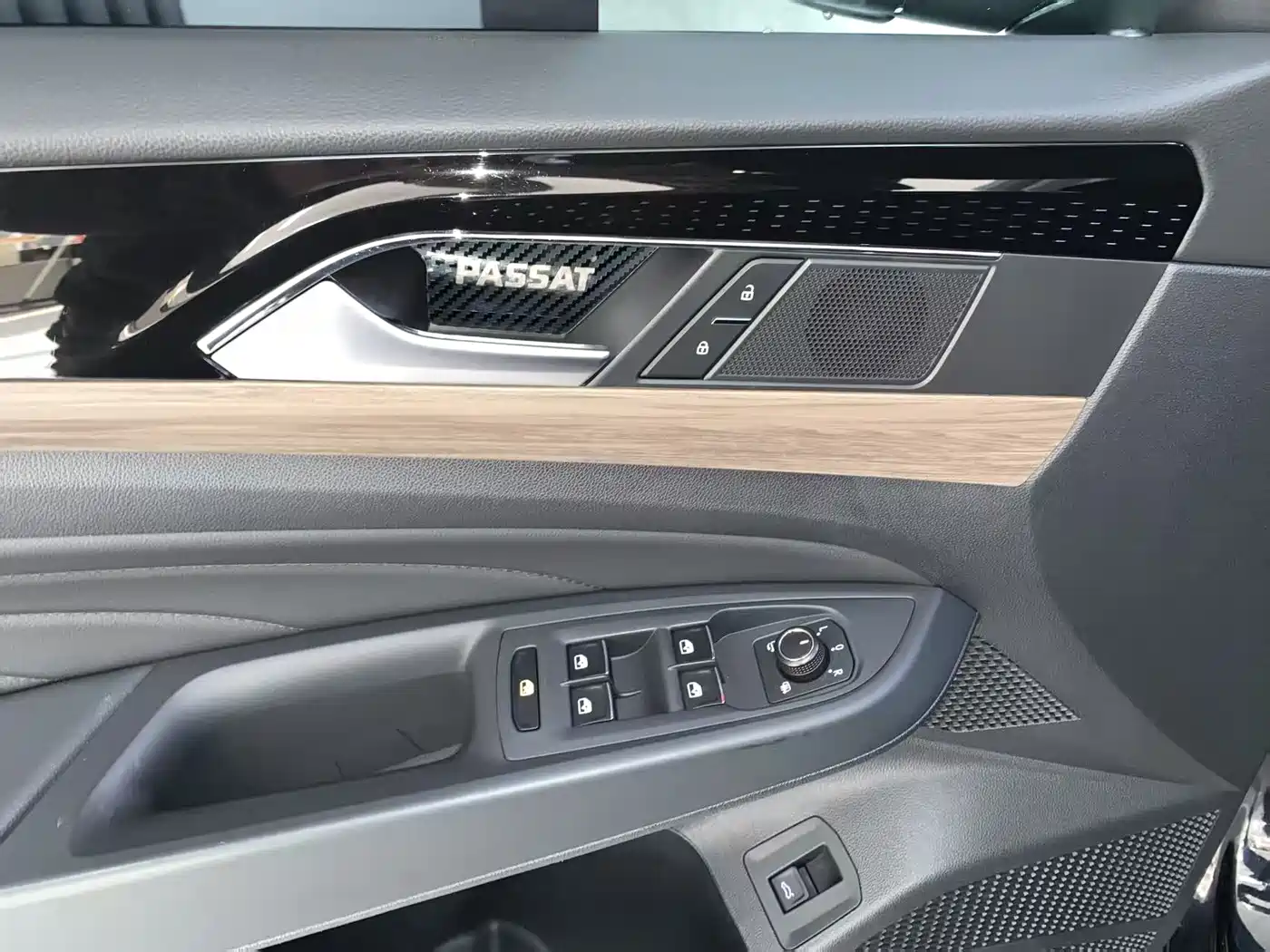 Volkswagen Passat 2020 Facelift 330TSI Luxury China VI фото 12