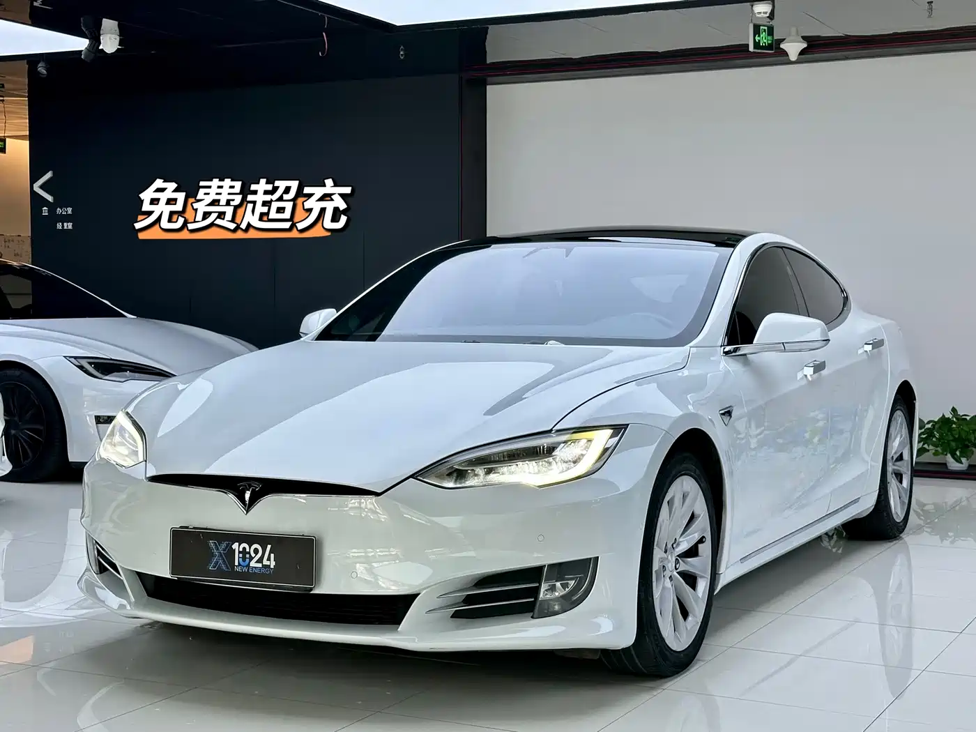Фото 1 - Tesla Model S
