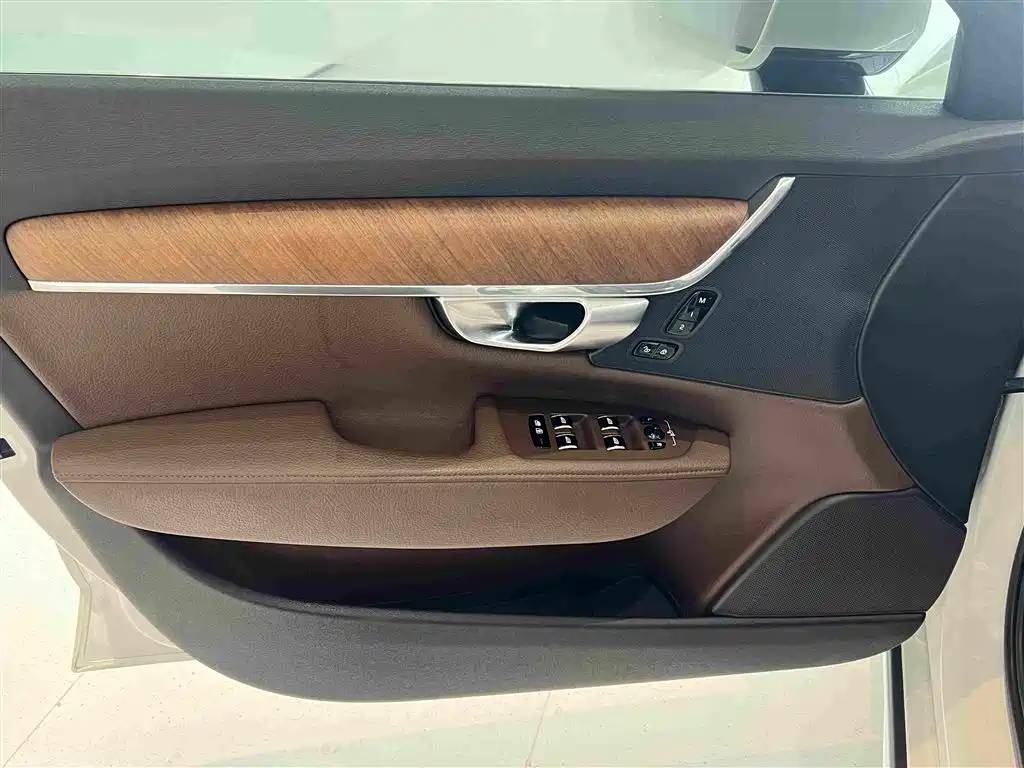 Фото 19 - Volvo S90