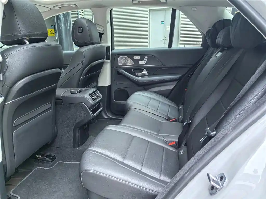 Mercedes-Benz GLE 2024 GLE 450 4MATIC Luxury фото 4
