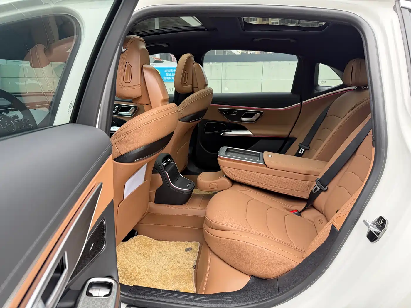Mercedes-Benz E-Class 2024 E 300 L Fashion Sport фото 6