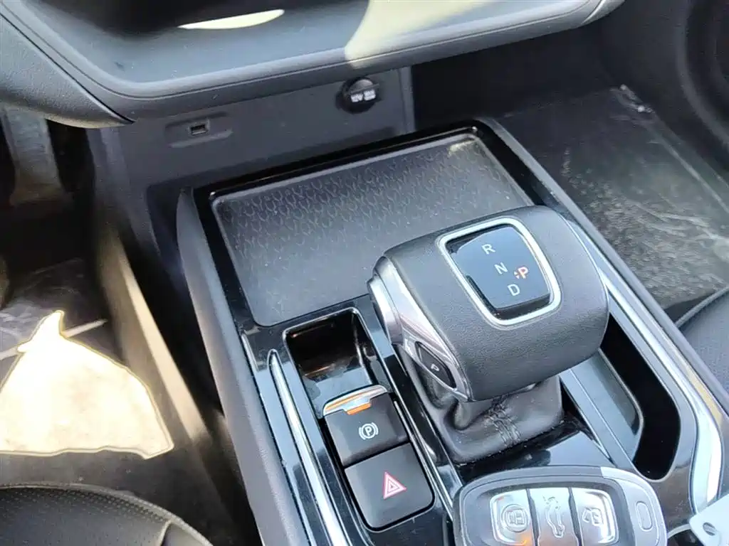 Hongqi E-QM5 2023 Facelift Basic Travel Edition фото 14