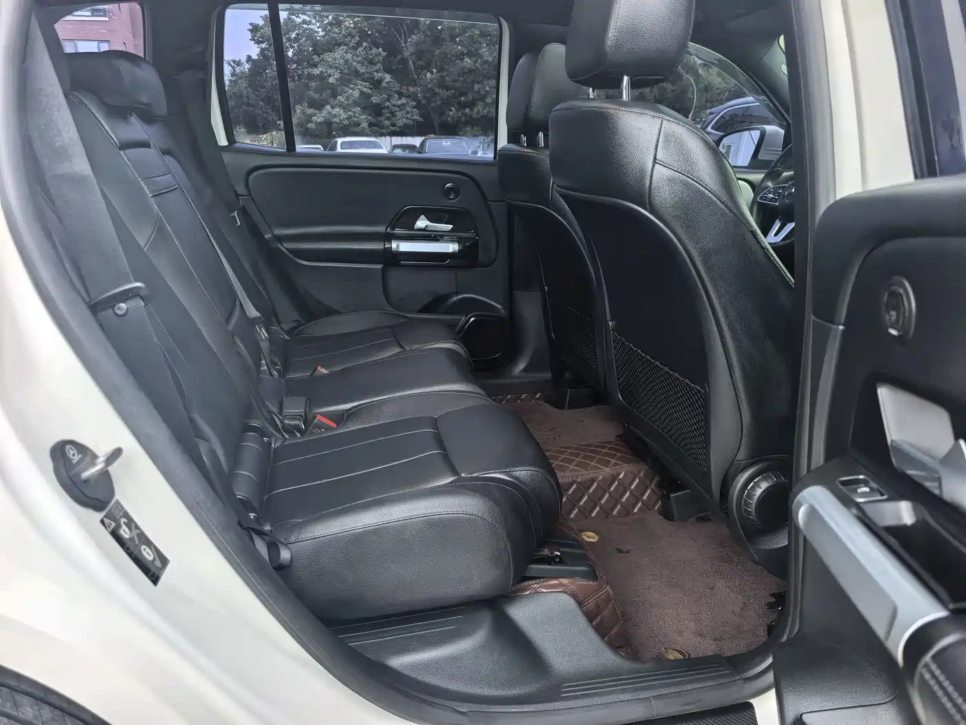 Фото 8 - Mercedes-Benz GLB