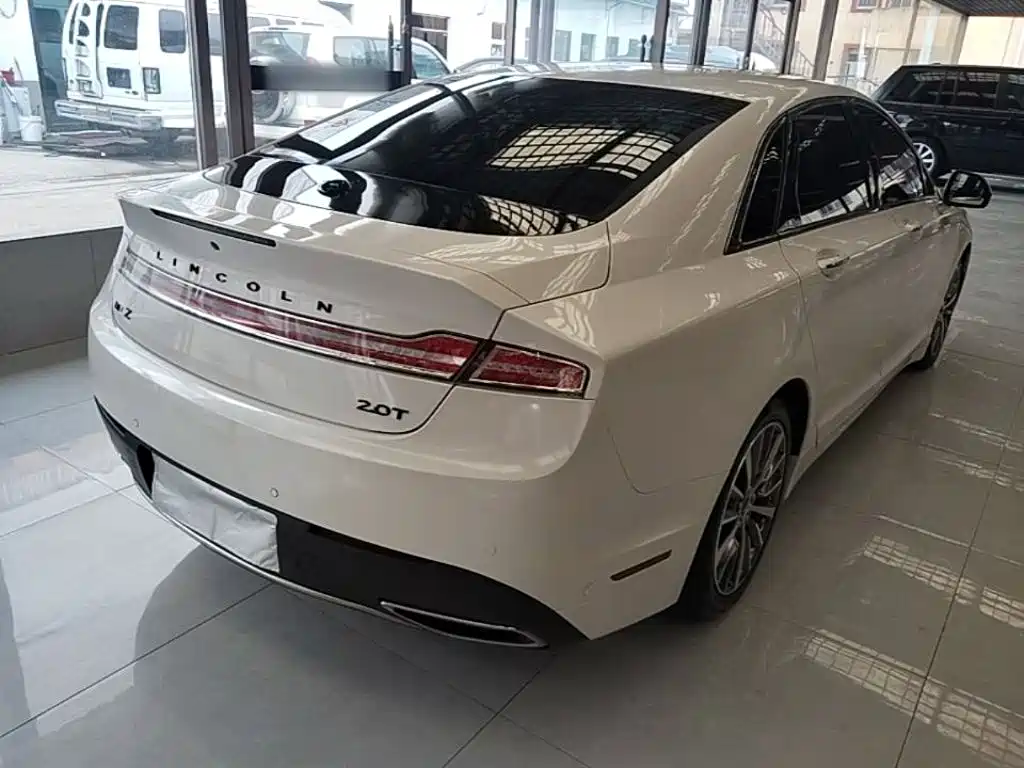 Фото 7 - Lincoln MKZ