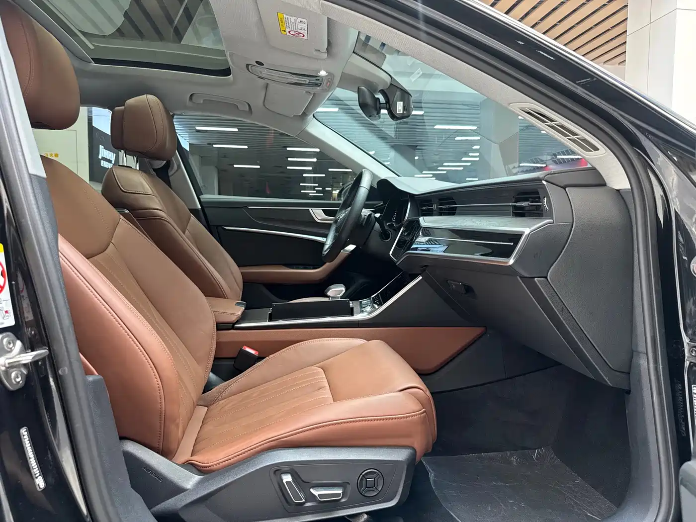 Фото 17 - Audi A6L