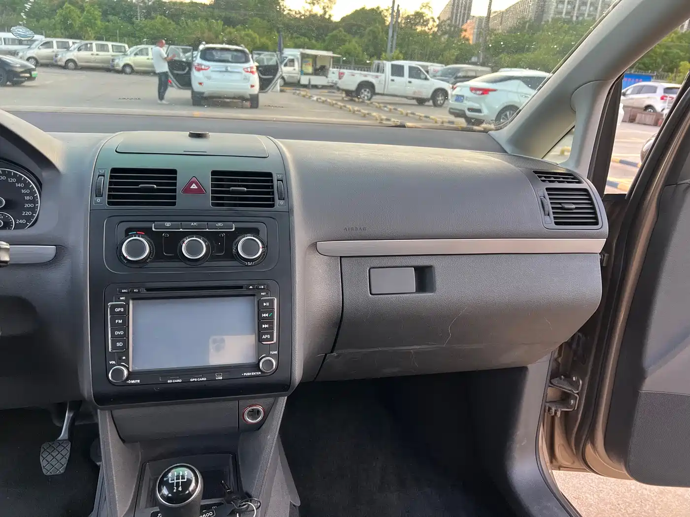 Volkswagen Touran 2015 1.4T Manual Trend Edition 5-seater фото 8