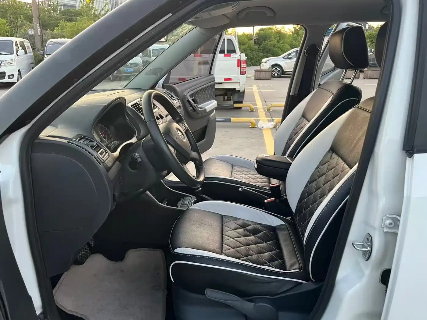 Škoda Fabia 2014 1.6L Automatic Sport Edition фото 4