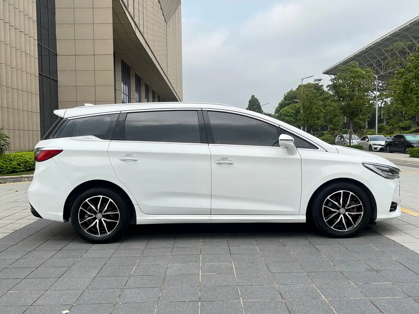 BYD Song MAX 2017 1.5T Auto Smart Connect Premium 7-seater фото 7