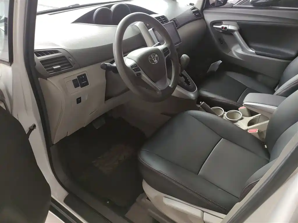 Toyota E'Z 2015 180E CVT Crossover Edition фото 7