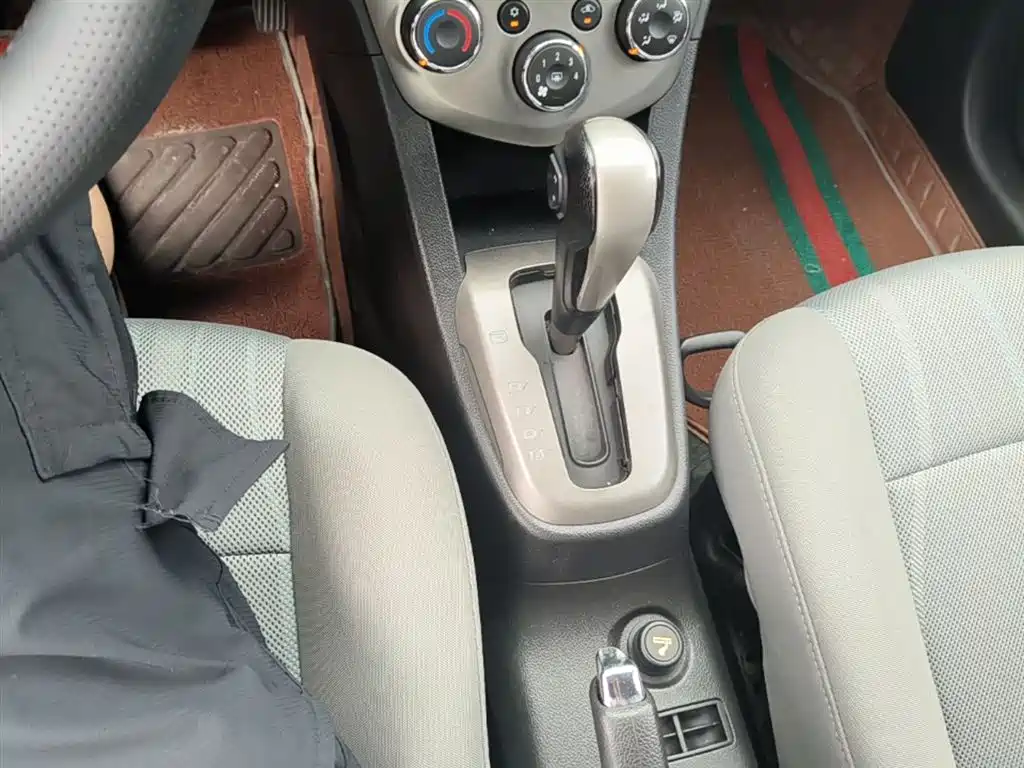 Chevrolet Aveo 2014 Sedan 1.4SL AT Fashion Edition фото 14