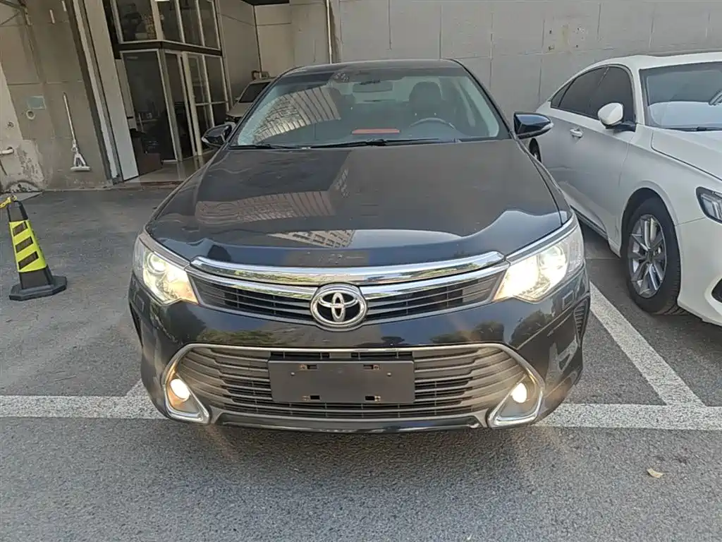 Toyota Camry 2015 2.5G Luxury Navigation Edition фото 3