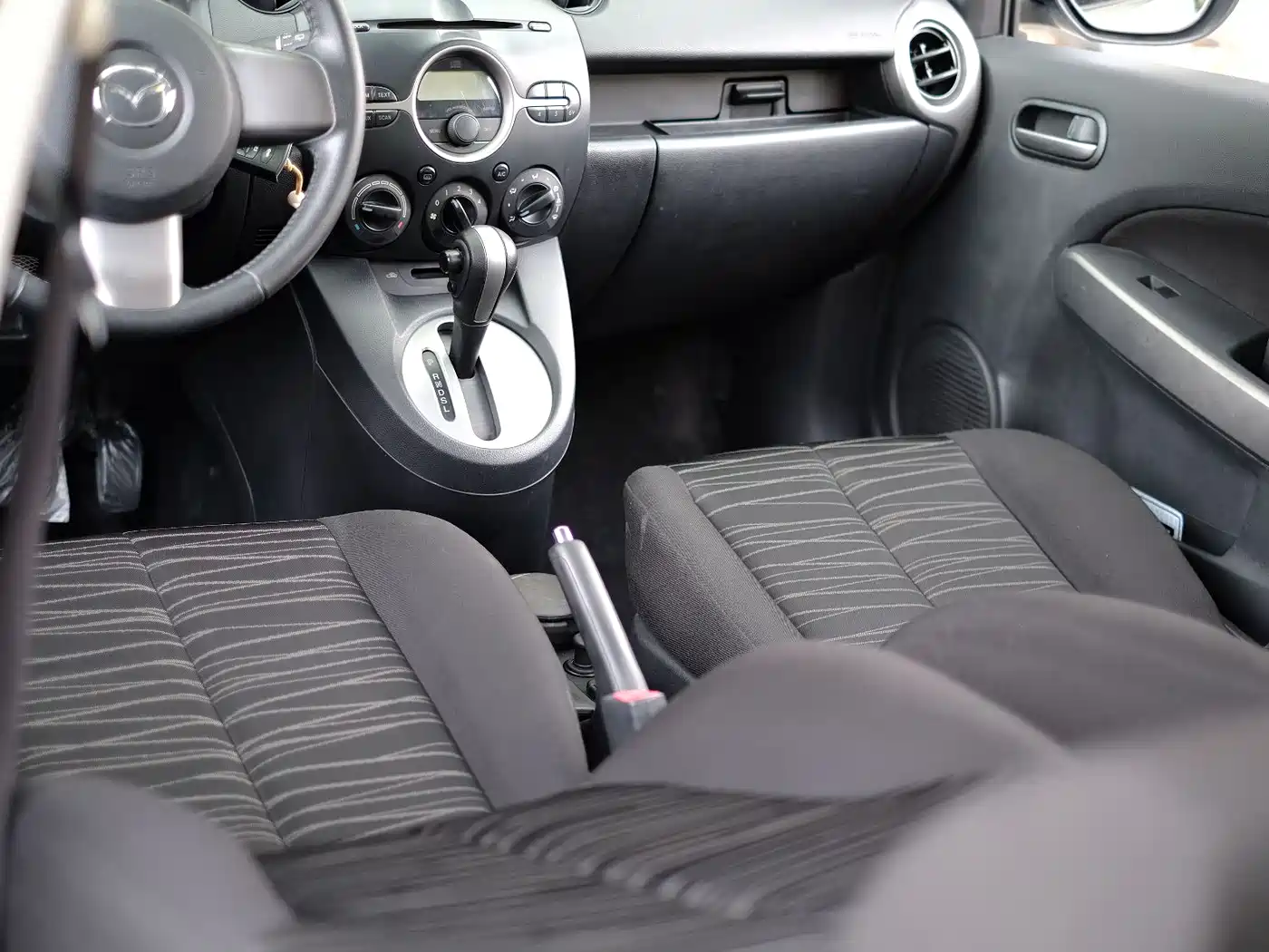 Mazda 2 2011 2011 Xuan Dong 1.5L Auto Luxury Edition