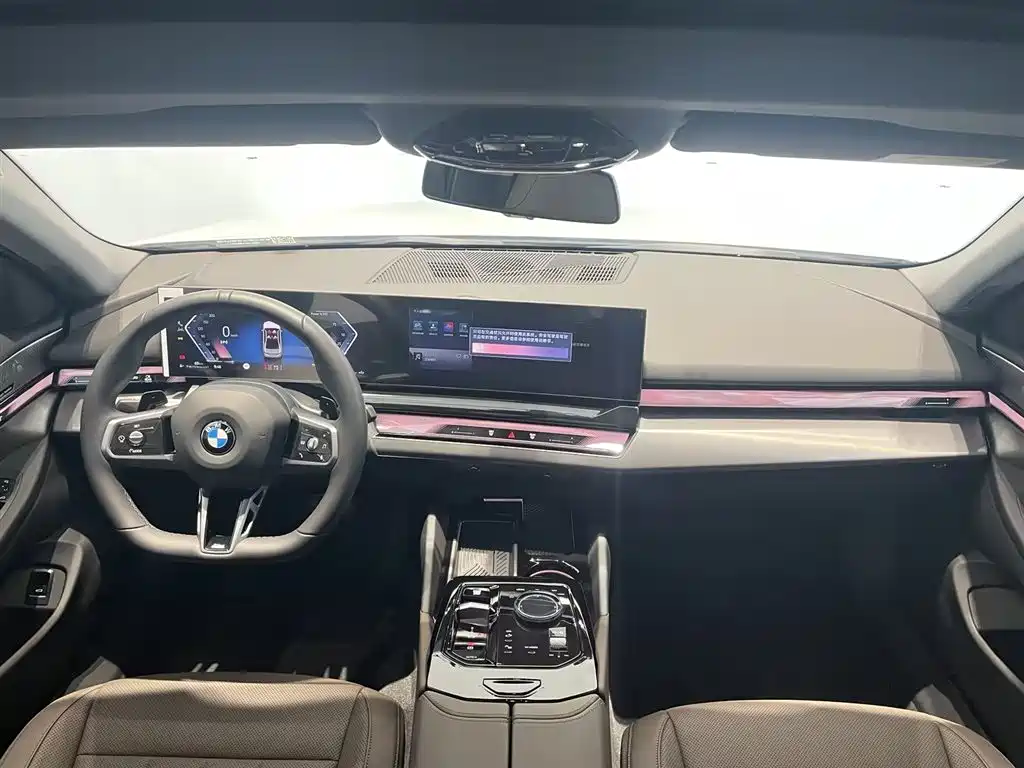 BMW 5 Series 2025 530Li Leading M Sport Package фото 7