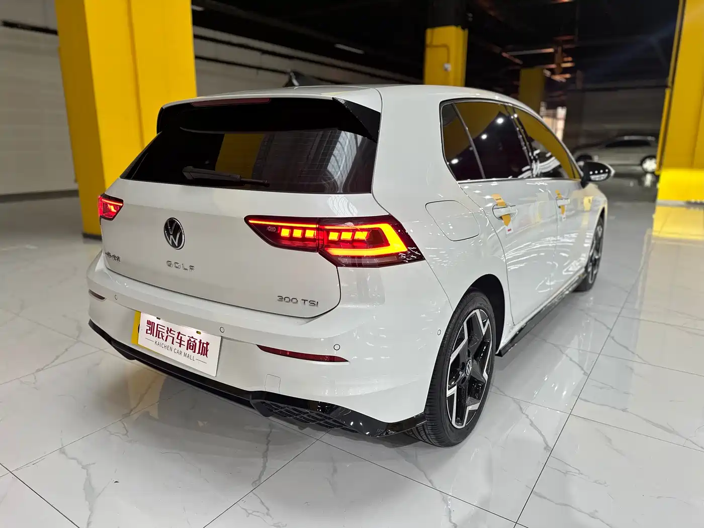 Volkswagen Golf 2025 Facelift 300TSI R-Line фото 5