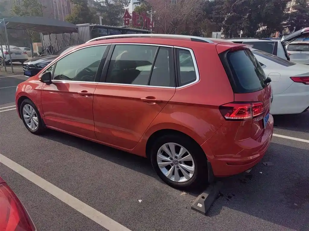 Volkswagen Golf Sportsvan 2016 230TSI Automatic Progressive фото 4