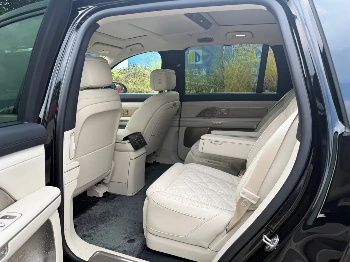 NIO ES8 2026 2025 Model 6-Seat Executive Luxury Edition