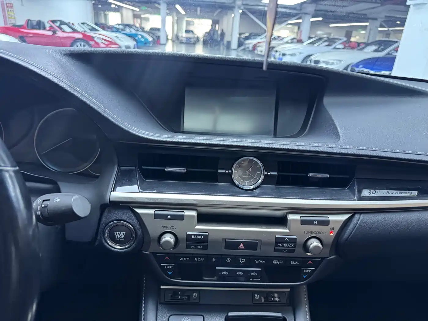Lexus ES 2017 200 30th Anniversary Edition фото 12