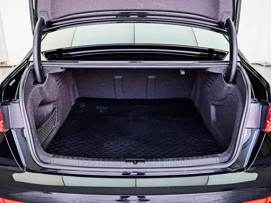 Фото 22 - Audi A6L