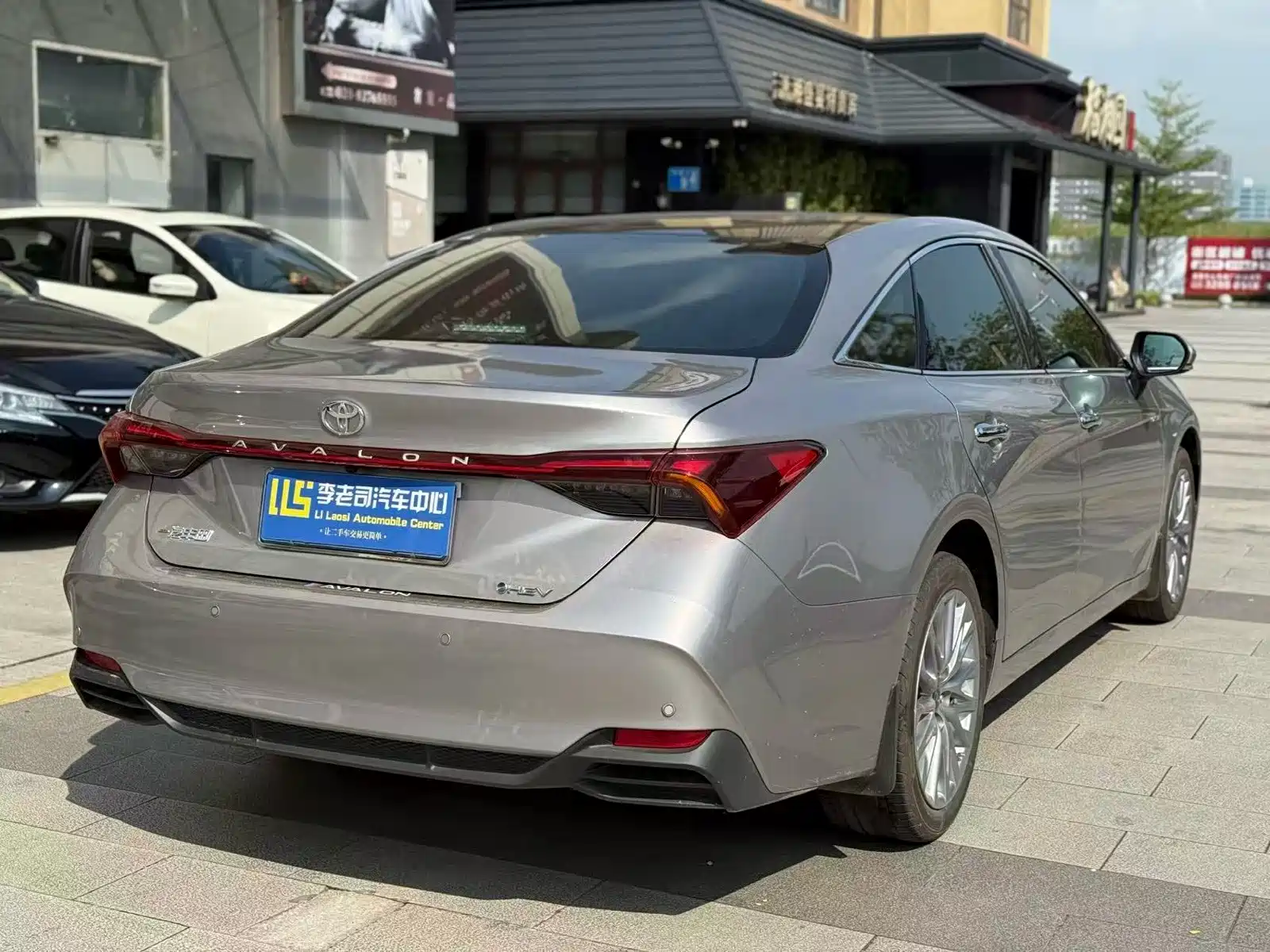 Photo 4 - Toyota Avalon