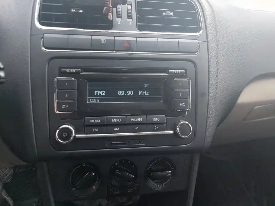 Volkswagen Polo 2012 2011 1.4L Manual Style Edition