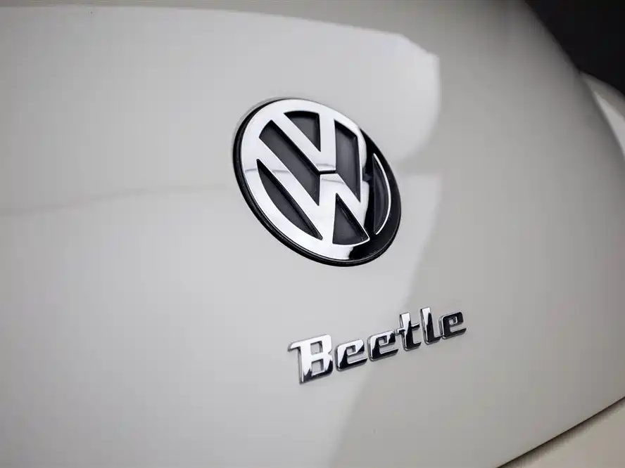 Volkswagen Beetle 2009 2.0 AT Top Convertible фото 10