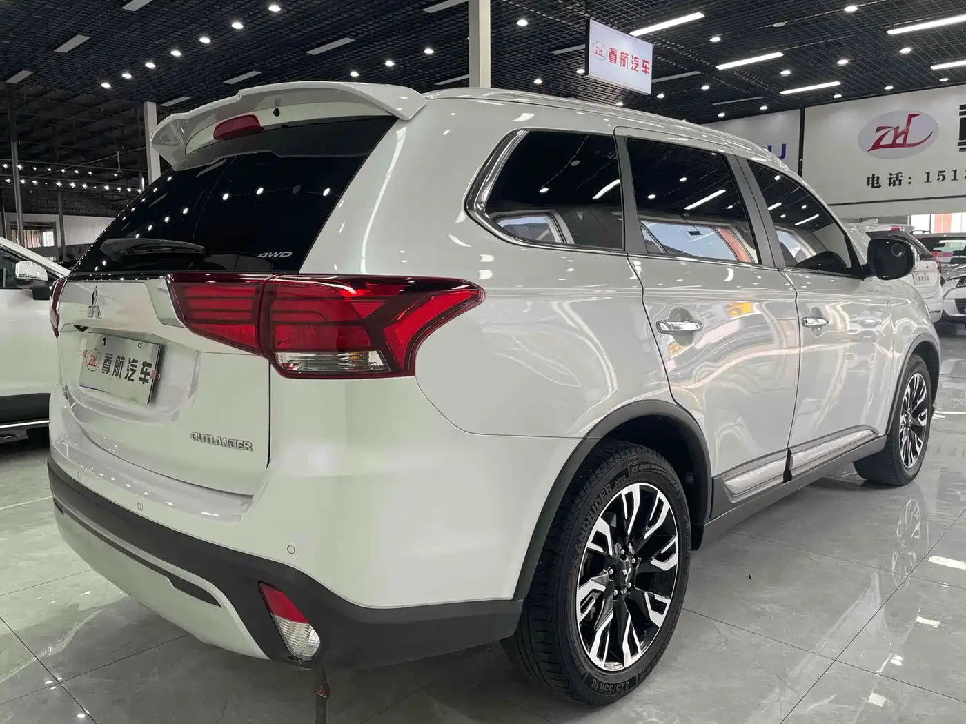 Mitsubishi Outlander 2020 2.4L 4WD Luxury 5-seater фото 7
