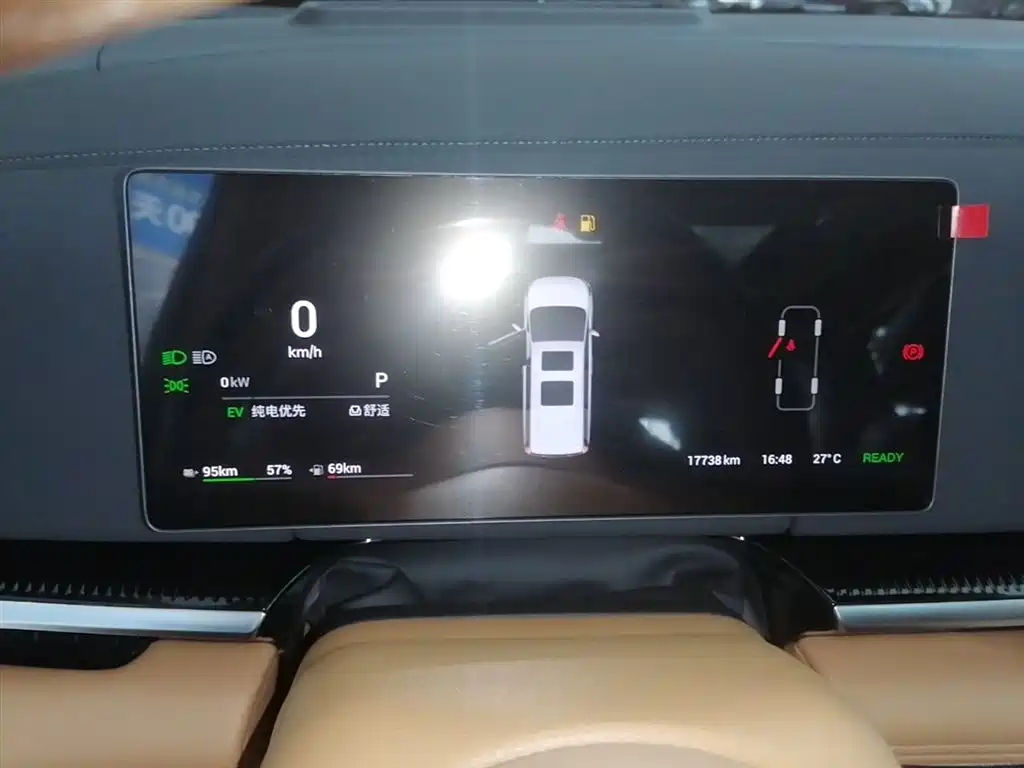 Voyah Auto Voyah Dreamer 2025 PHEV AWD Flagship Kunpeng Edition фото 12