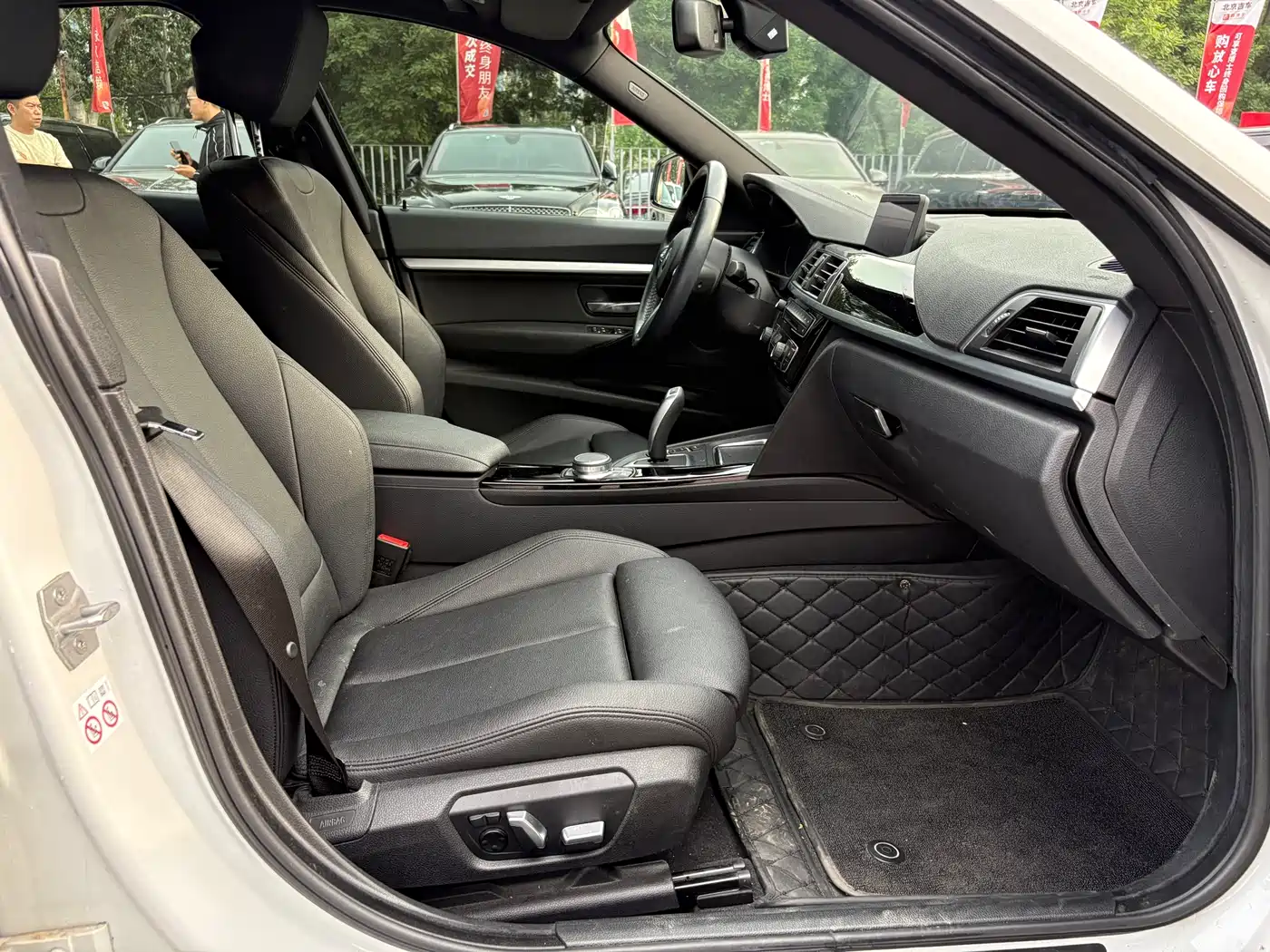 BMW 3 Series GT 2020 320i M Sport Package фото 13