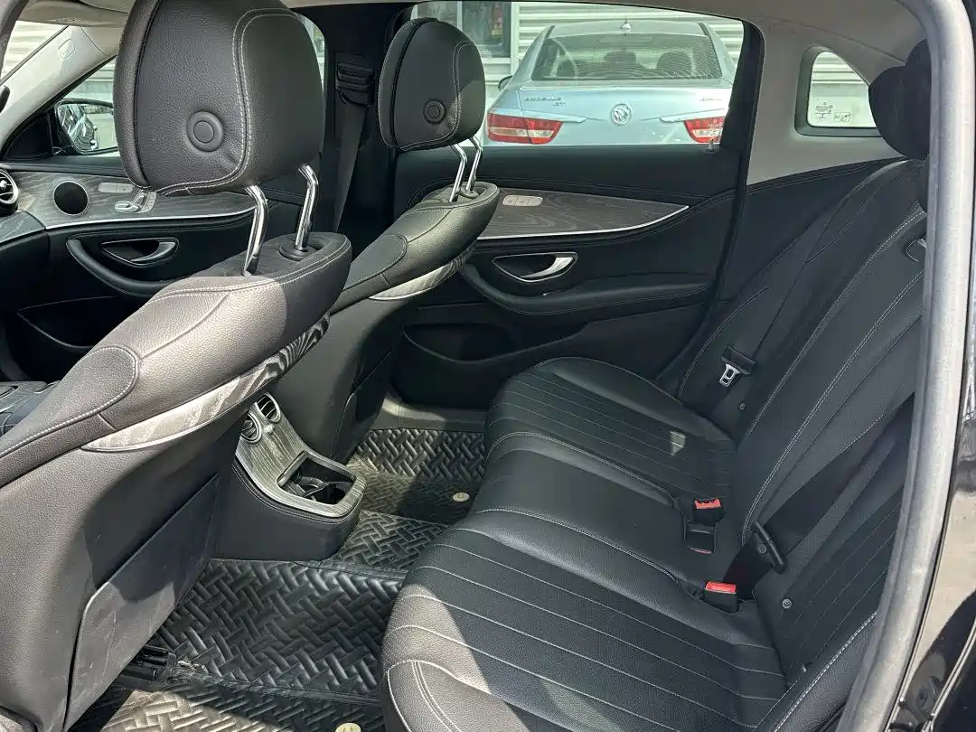 Mercedes-Benz E-Class 2022 E 300 L Fashion фото 4
