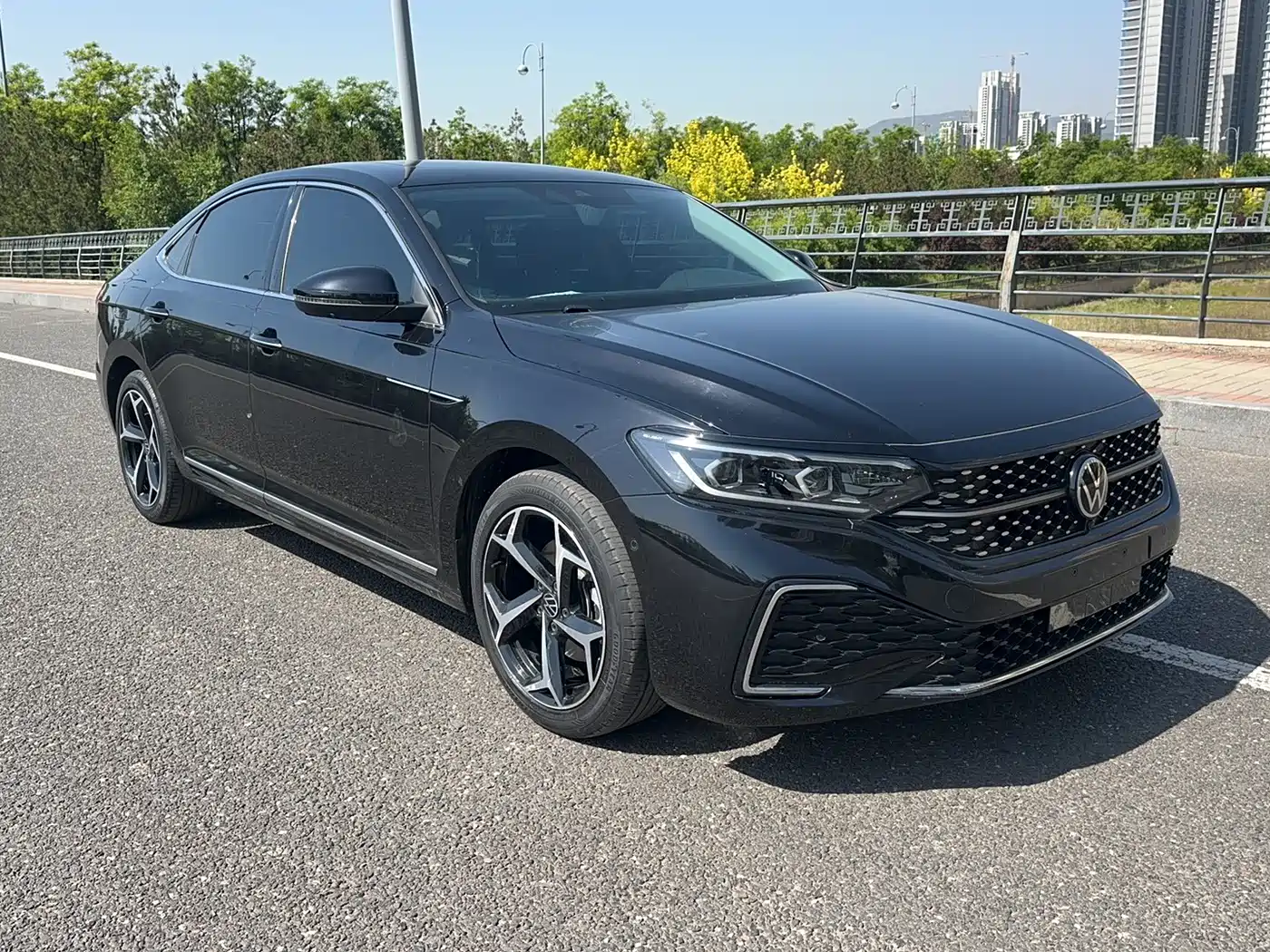Volkswagen Passat 2023 330TSI Starlight Luxury Edition фото 5