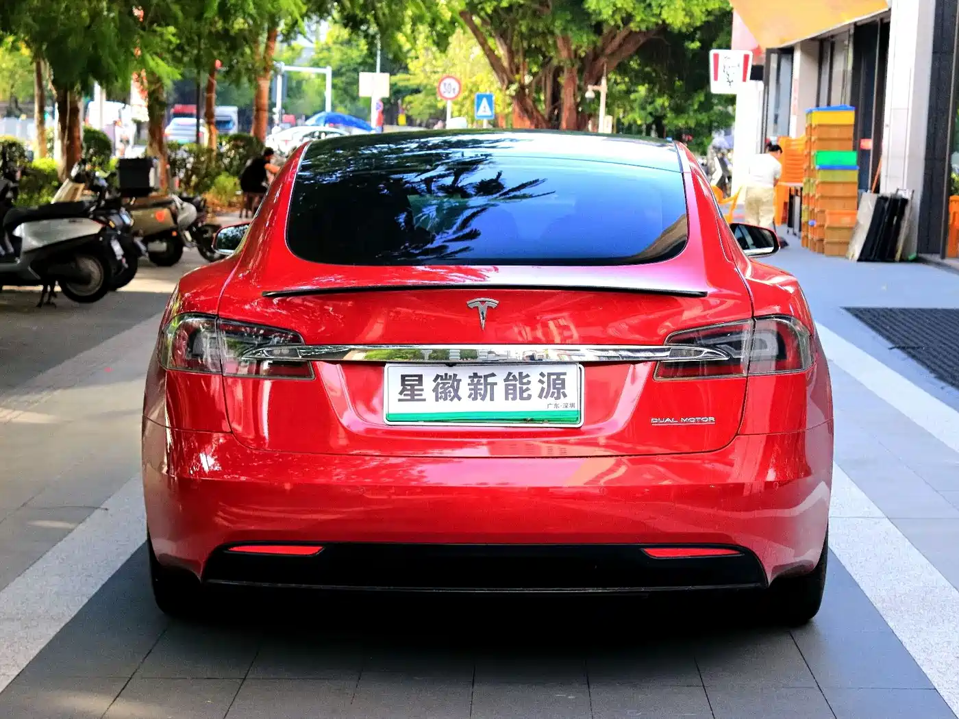 Фото 19 - Tesla Model S
