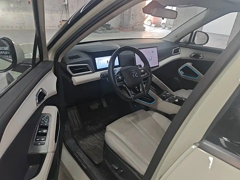 BYD Yuan UP 2024 401KM Surpass Edition фото 16