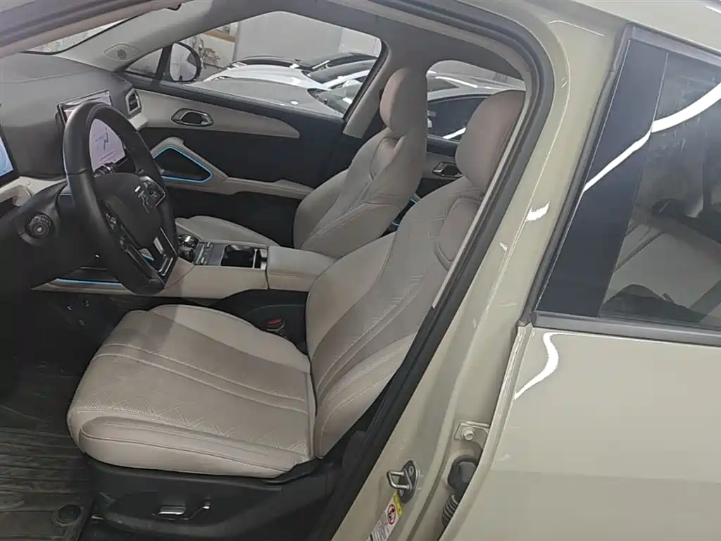 BYD Yuan UP 2024 401KM Surpass Edition фото 15