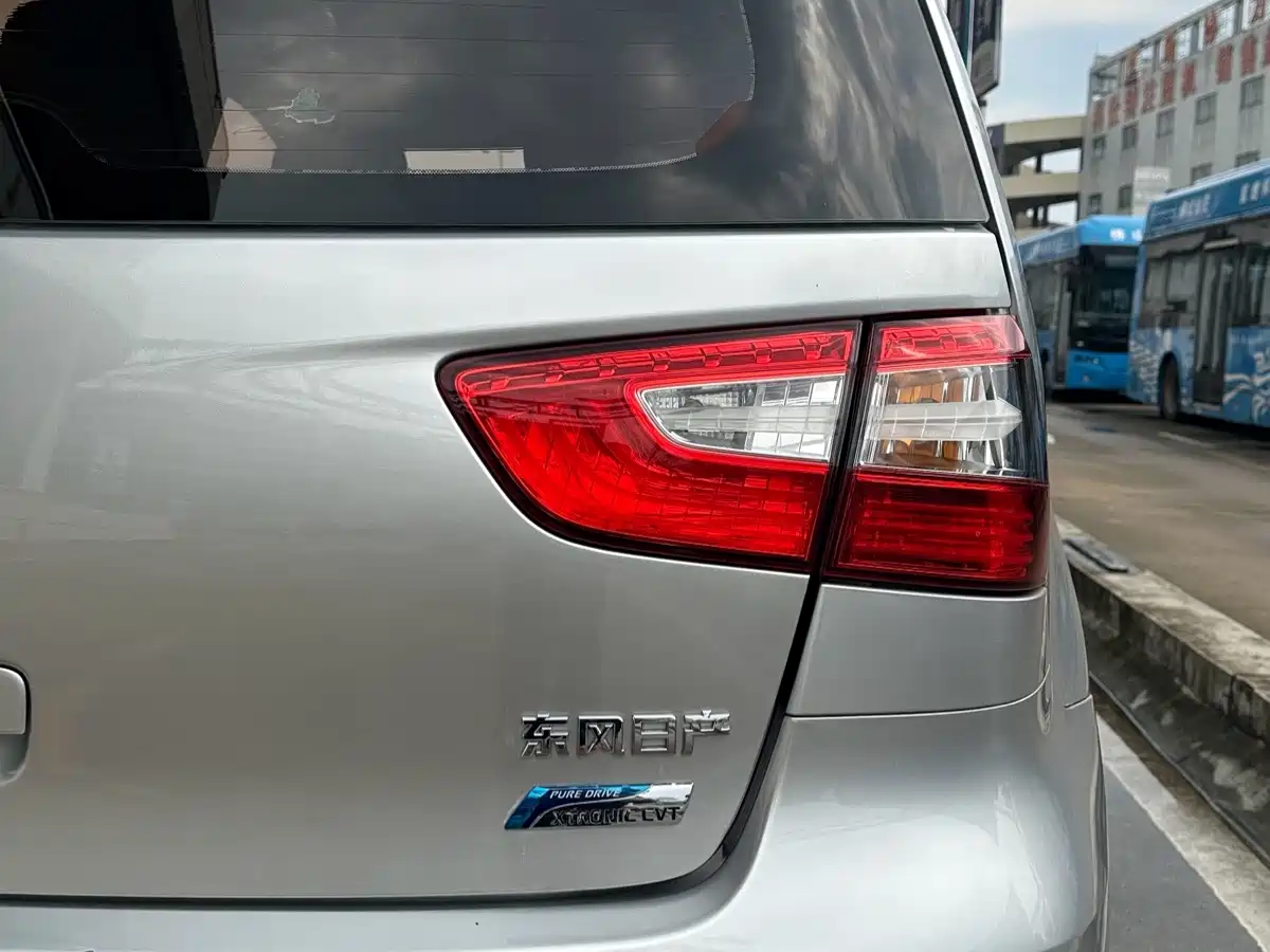 Nissan Livina 2015 2013 1.6XE CVT Comfort
