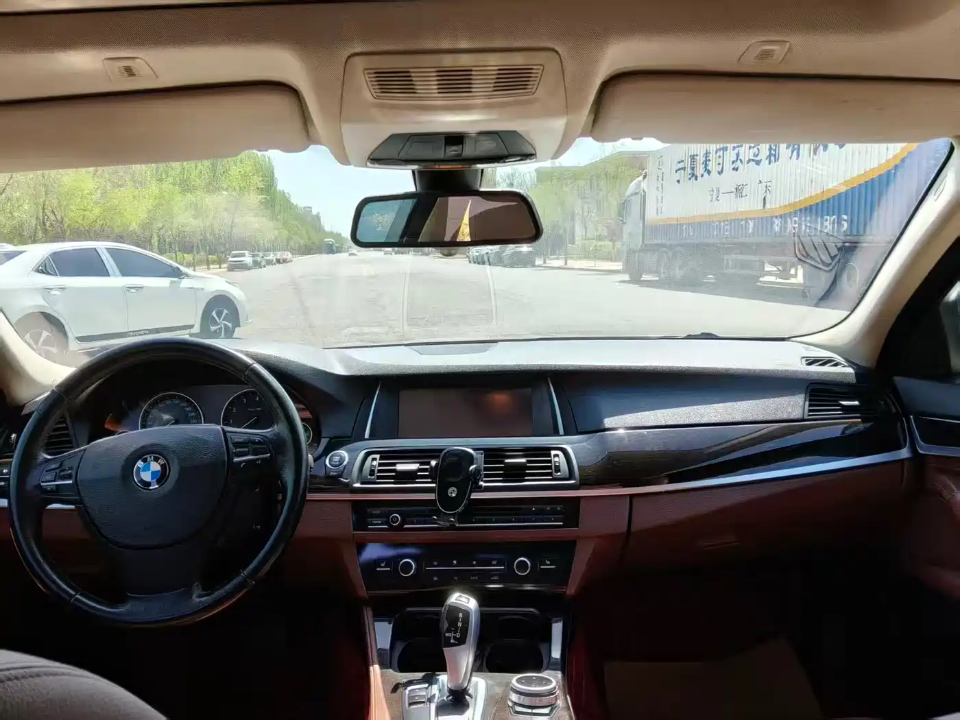 BMW 5 Series 2014 525Li Leading фото 6