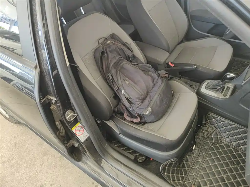 Volkswagen Lavida Tour 2013 1.6L Automatic Trend Style фото 25
