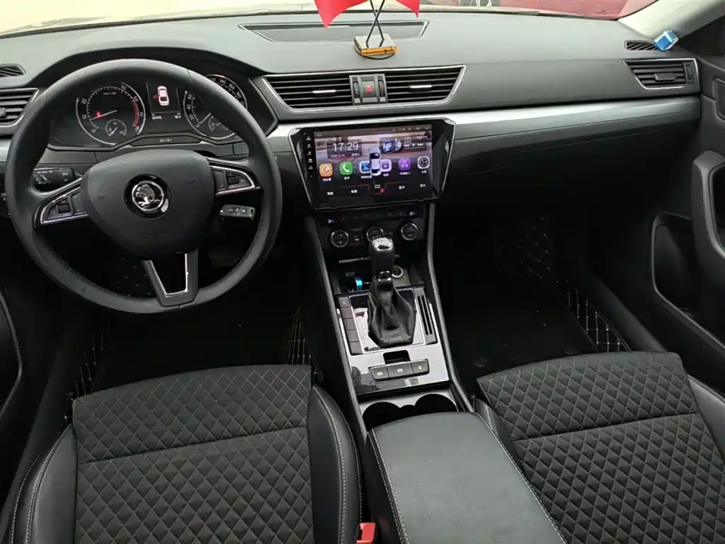 Škoda Superb 2016 TSI280 DSG Pioneer Edition фото 10