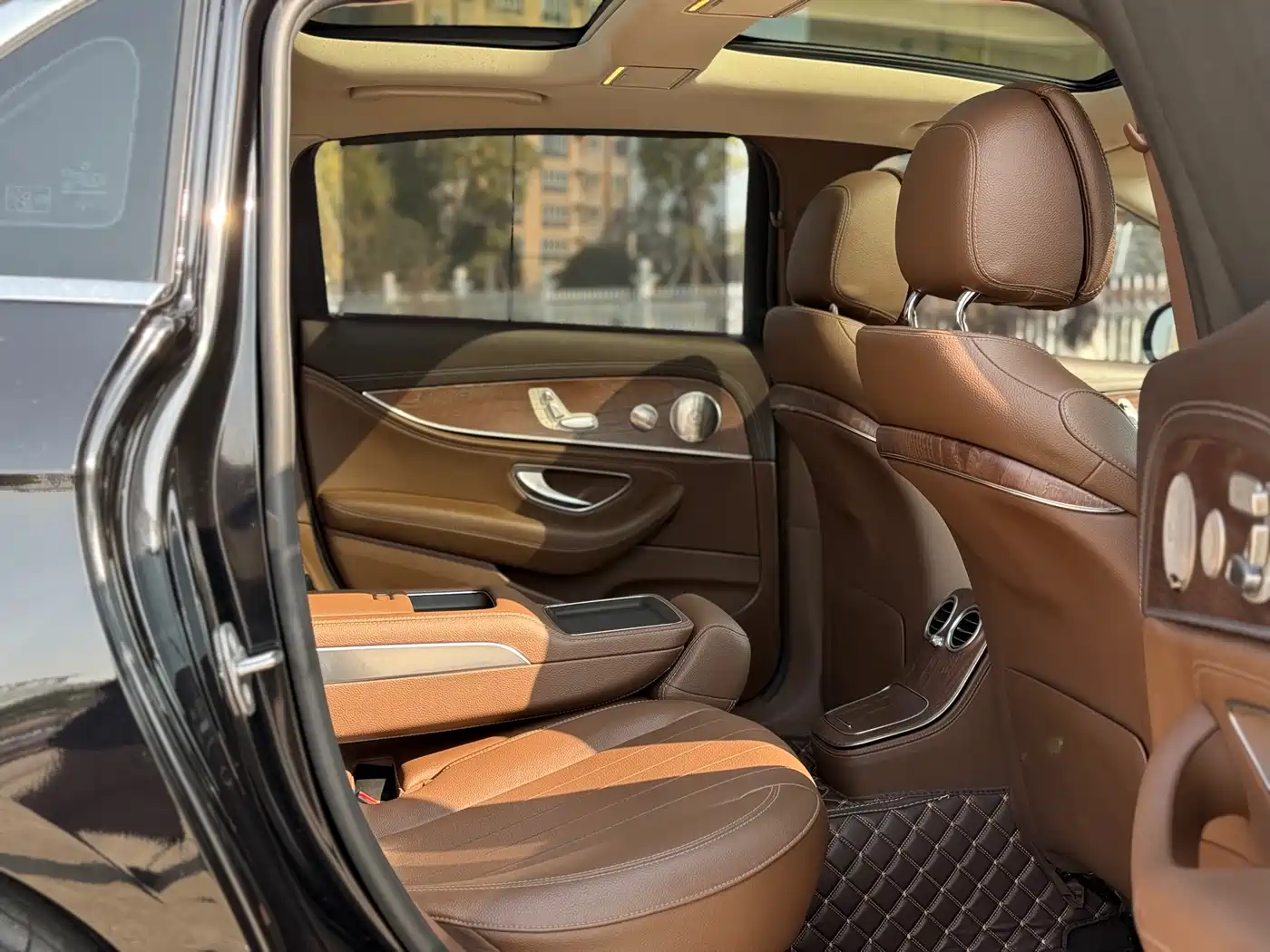 Mercedes-Benz E-Class 2023 E 300 L Luxury фото 13