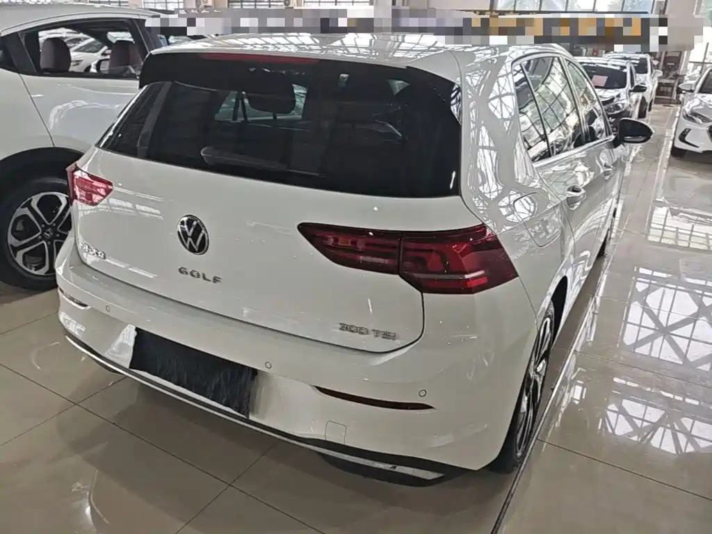 Photo 7 - Volkswagen Golf