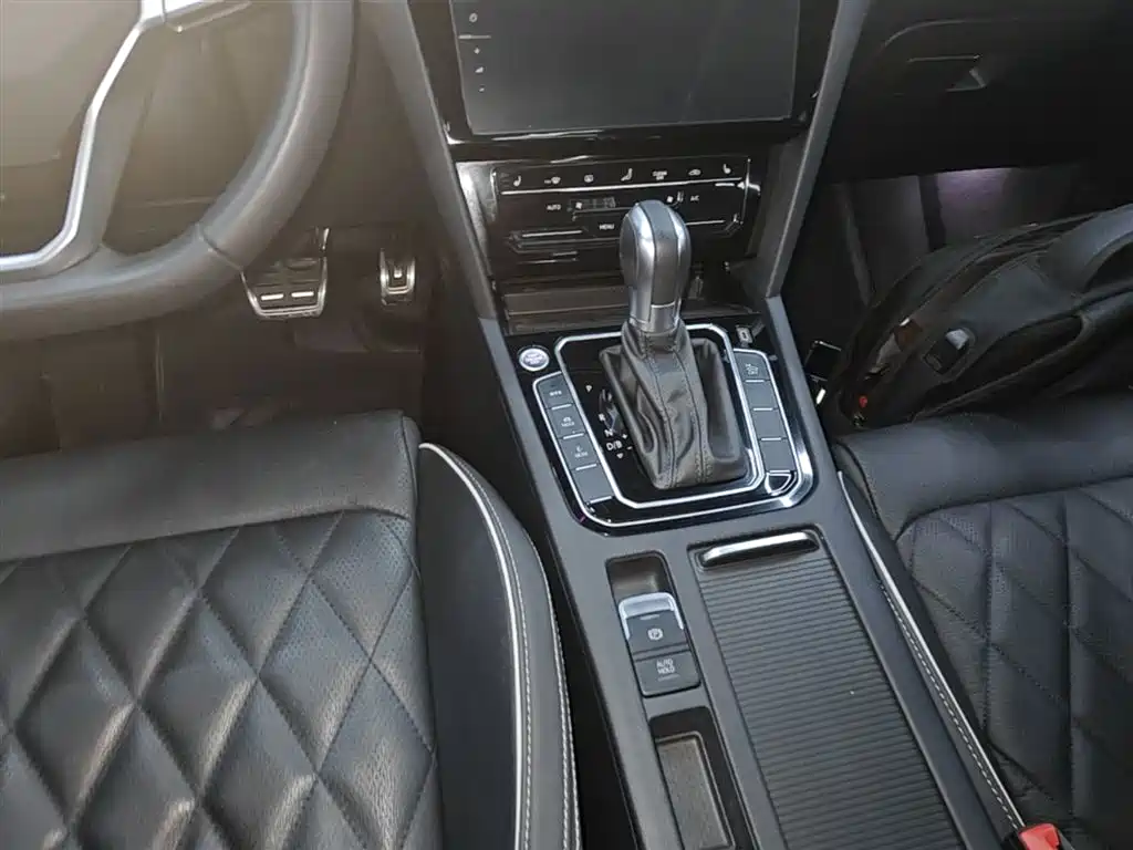 Volkswagen Magotan GTE Plug-in Hybrid 2022 GTE Luxury фото 14