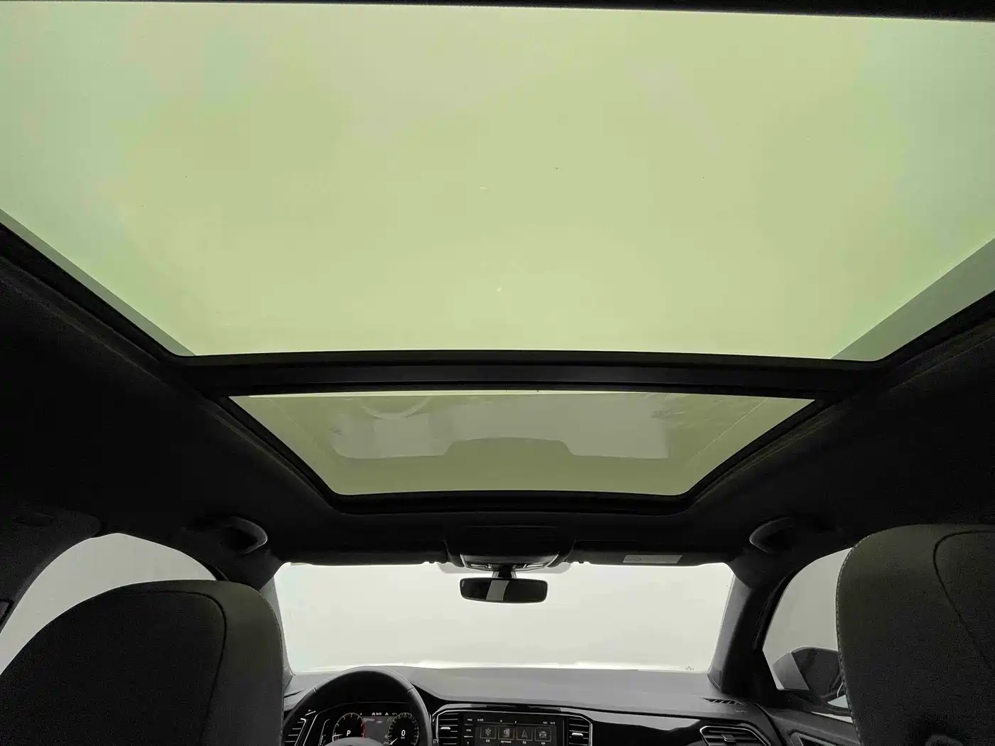 Volkswagen T-ROC 2021 Facelift 280TSI DSG 4WD Luxury Smart Connect Edition фото 13