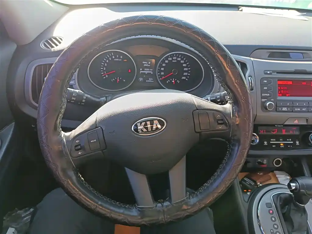 Kia Sportage 2015 2.0L Automatic 2WD DLX фото 11