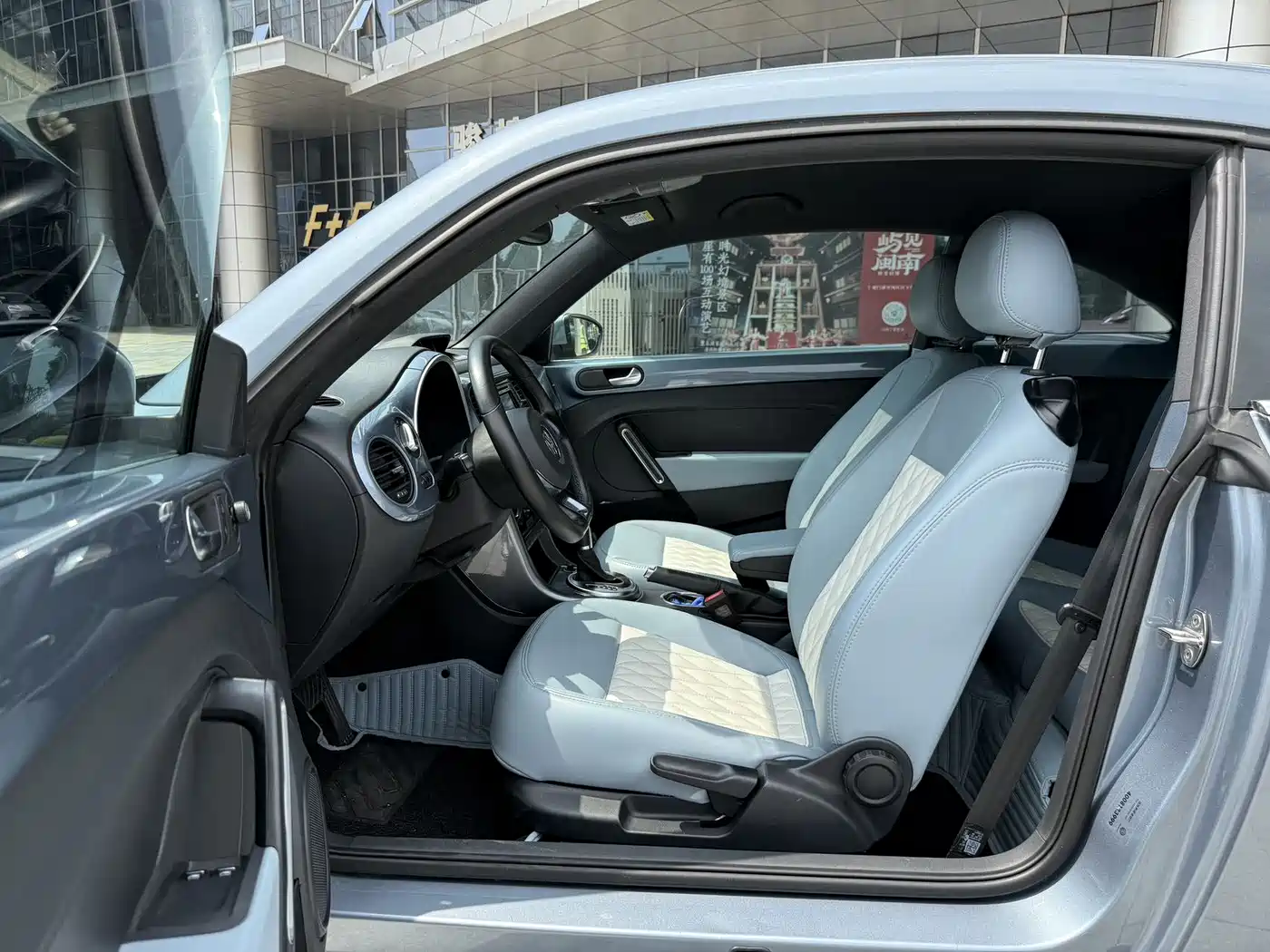 Volkswagen Beetle 2018 180TSI Easy Joy Edition фото 4