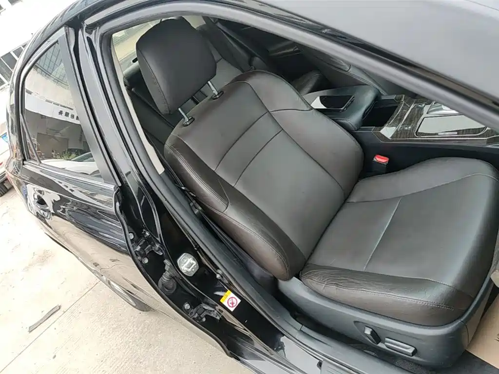 Toyota Reiz 2013 2.5V Elite Edition фото 25