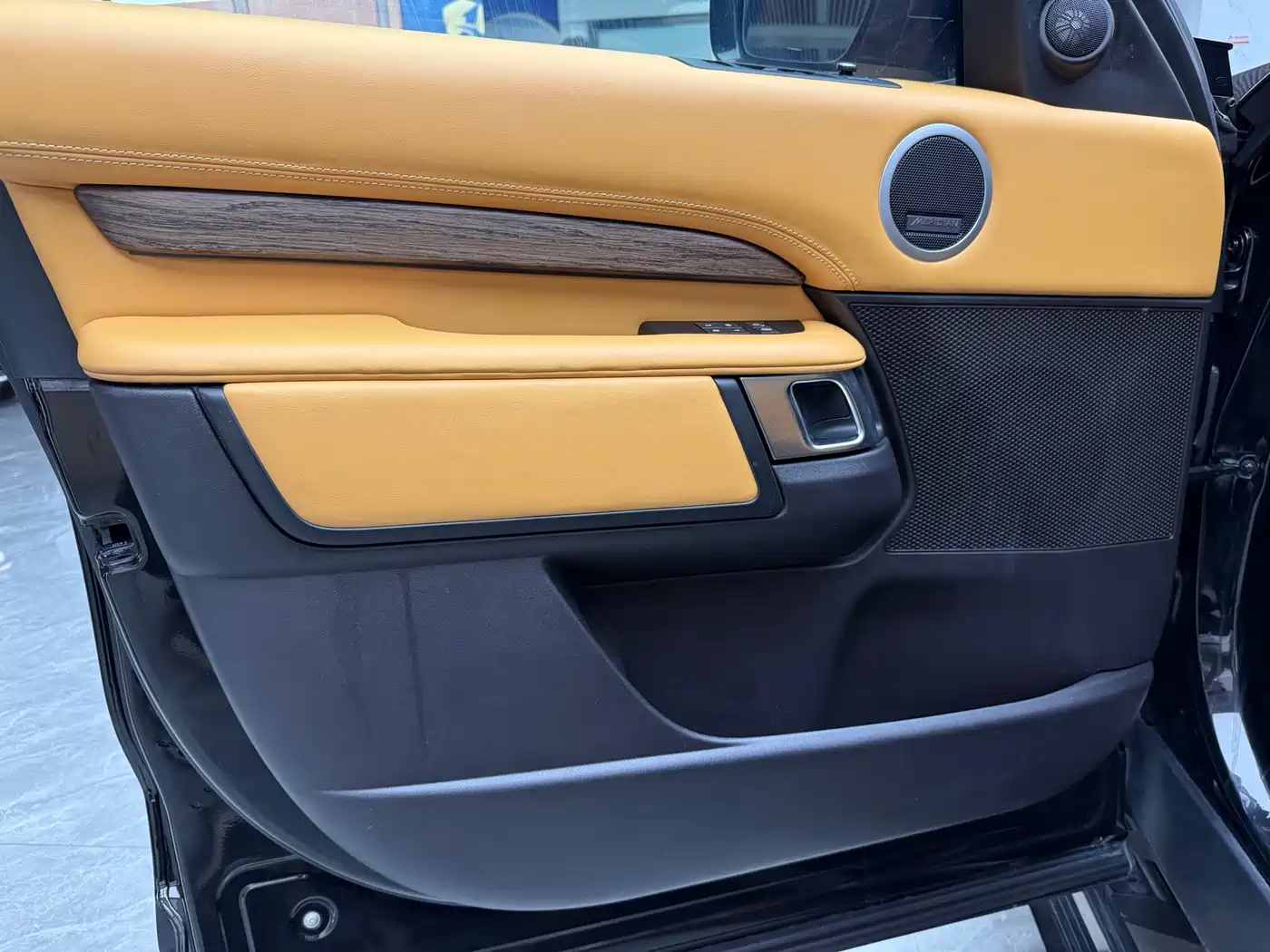 Land Rover Discovery 2017 3.0 SC V6 HSE фото 6