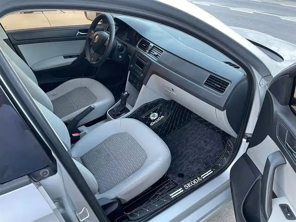 Škoda Rapid 2015 1.6L Automatic Smart Selection фото 5
